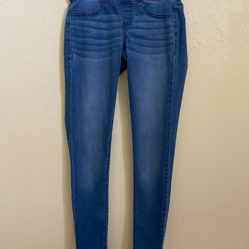 Stylish Women's Jeans in Blue